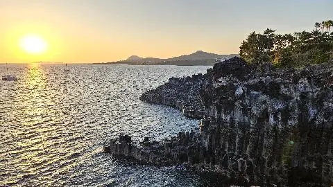 엄마 아빠를 모시고 태어나서 처음으로 여행을 다녀왔어요.
항상 삶이 바쁘셨던 부모님이기에 시간을 내기가 힘들었습니다.
두분 다 환갑이 지나신 지금에서야 함께 여행을 올 수 있어 지난 시간이 너무 아쉽지만
너무 즐거운 추억을 남기고 와서 행복합니다.