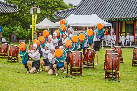 Blooming flowers and performances at the Honinji Hydrangea Festival 대표이미지