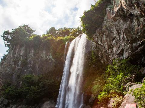 Jeongbang Falls 대표이미지